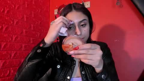 Monttserratt online show from October 3, 2025, 12:02 pm