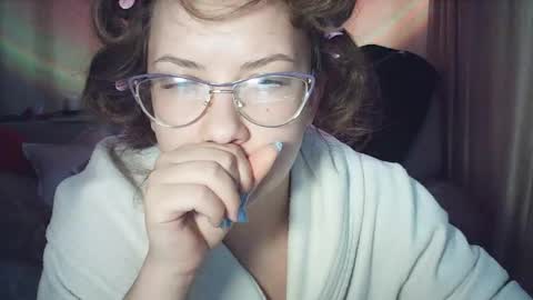 Snapshot of moodiemira chatting on March 28, 2026, 3:28 am moodiemira online show from March 28, 2026, 3:28 am