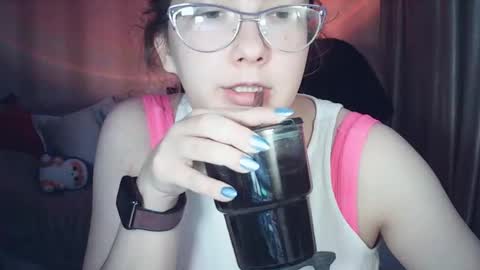 Snapshot of moodiemira chatting on March 28, 2026, 8:41 pm moodiemira online show from March 28, 2026, 8:41 pm