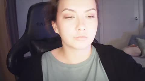 Snapshot of moodiemira chatting on April 12, 2026, 8:47 pm moodiemira online show from April 12, 2026, 8:47 pm