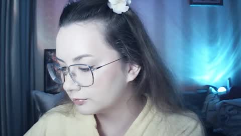Snapshot of moodiemira chatting on May 28, 2026, 7:00 pm moodiemira online show from May 28, 2026, 7:00 pm