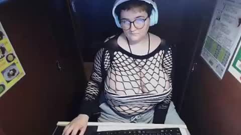 Snapshot of moojay00 chatting on December 22, 2024, 11:11 am Moo Jay online show from December 22, 2024, 11:11 am