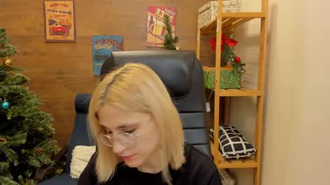 Snapshot of moon13152 chatting on December 25, 2024, 4:12 am Katrin online show from December 25, 2024, 4:12 am