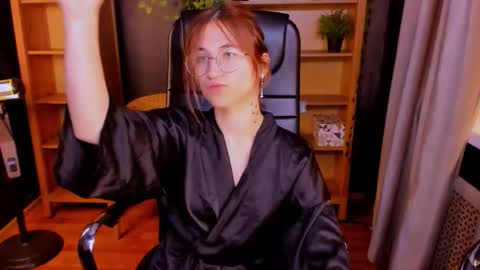 Snapshot of moon13152 chatting on September 28, 2025, 7:19 pm Katrin online show from September 28, 2025, 7:19 pm