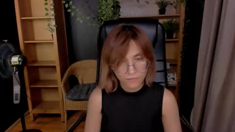 Snapshot of moon13152 chatting on October 21, 2025, 5:35 pm Katrin online show from October 21, 2025, 5:35 pm