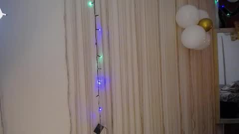 moon_and_fire_ online show from November 11, 2025, 4:07 pm