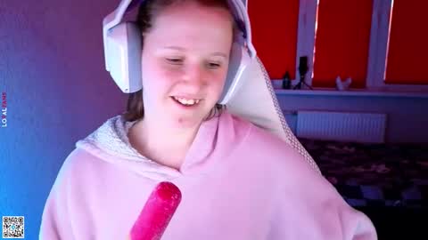 Lola online show from September 28, 2025, 2:55 pm