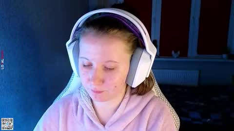 Lola online show from September 29, 2025, 4:01 pm