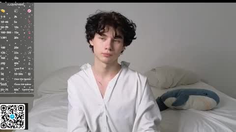 Snapshot of moon_gloww chatting on February 11, 2026, 8:19 am moon_gloww online show from February 11, 2026, 8:19 am