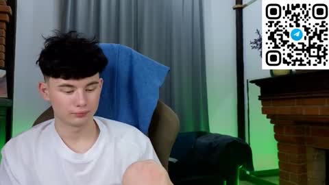 Snapshot of moon_gloww chatting on February 18, 2026, 12:50 am moon_gloww online show from February 18, 2026, 12:50 am