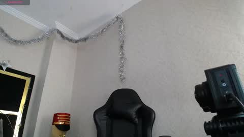 Snapshot of moon_water__ chatting on January 19, 2026, 10:52 am Moon Water online show from January 19, 2026, 10:52 am