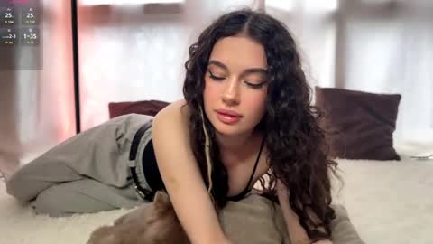 moonfaairy online show from April 3, 2026, 5:27 am