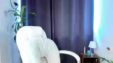 moonie_baddie31 online show from September 9, 2025, 5:12 pm