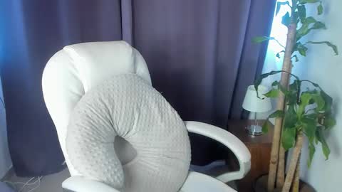 moonie_baddie31 online show from January 7, 2026, 8:00 pm