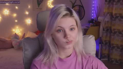 Snapshot of moonlight_mia chatting on December 24, 2024, 5:02 pm Mia   online show from December 24, 2024, 5:02 pm