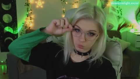 Snapshot of moonlight_mia chatting on January 22, 2025, 4:33 pm Mia   online show from January 22, 2025, 4:33 pm