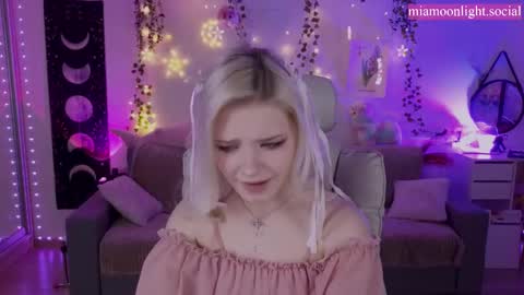 Snapshot of moonlight_mia chatting on March 8, 2025, 5:11 pm Mia   online show from March 8, 2025, 5:11 pm