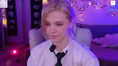 Mia   online show from April 4, 2026, 7:22 pm