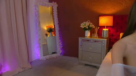 moonligt_iris online show from November 26, 2025, 5:41 am