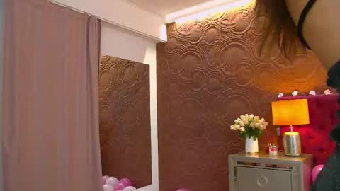 moonligt_iris online show from February 19, 2026, 5:47 am