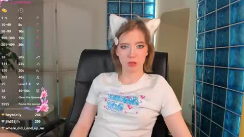 Asuna online show from November 15, 2025, 6:48 pm