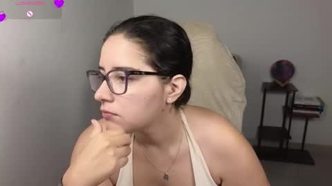 Snapshot of moonwoman_ chatting on February 17, 2026, 3:58 am Moon Woman online show from February 17, 2026, 3:58 am