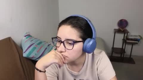 Snapshot of moonwoman_ chatting on February 19, 2026, 2:18 am Moon Woman online show from February 19, 2026, 2:18 am