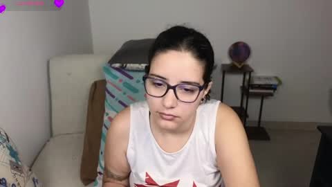 Snapshot of moonwoman_ chatting on April 1, 2026, 4:02 am Moon Woman online show from April 1, 2026, 4:02 am