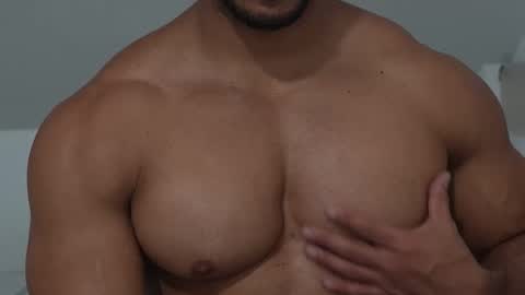 Snapshot of moreno1muscular chatting on November 17, 2025, 10:59 pm moreno1muscular online show from November 17, 2025, 10:59 pm