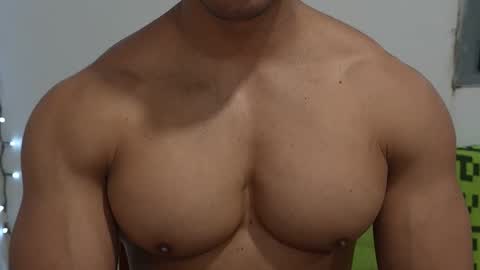 Snapshot of moreno1muscular chatting on April 19, 2026, 2:49 pm moreno1muscular online show from April 19, 2026, 2:49 pm