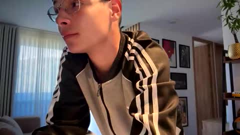 Snapshot of morgan_hiller chatting on October 5, 2025, 8:18 pm   online show from October 5, 2025, 8:18 pm