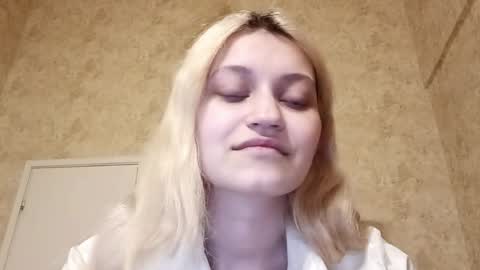 Eva is here now  help me get 50 thumbs up pls  online show from March 28, 2026, 6:40 pm