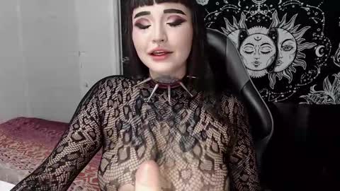 Morgan Moon online show from November 12, 2025, 4:40 pm