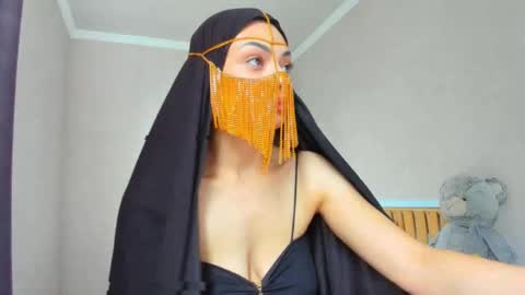 Snapshot of moroccan_diamond_ chatting on May 11, 2026, 7:47 am Medina online show from May 11, 2026, 7:47 am