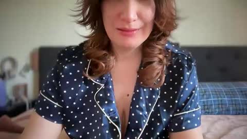 Mossy Mommy online show from May 8, 2026, 12:43 pm