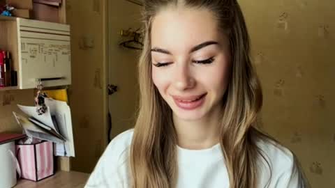 Stella online show from April 15, 2026, 5:25 am