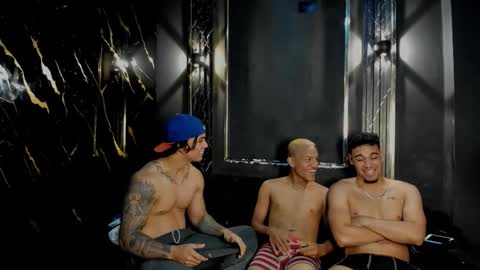 mr_maximo online show from December 22, 2025, 9:17 am