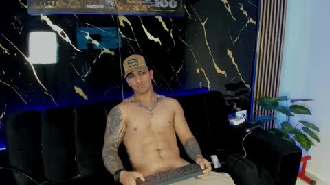 Snapshot of mr_maximo chatting on February 6, 2026, 8:23 pm mr_maximo online show from February 6, 2026, 8:23 pm