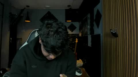 mr_mois online show from June 9, 2026, 6:47 am