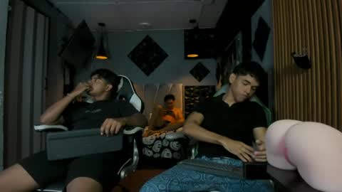 mr_mois online show from June 11, 2026, 7:39 am