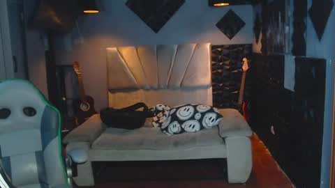mr_mois online show from June 21, 2026, 5:43 am