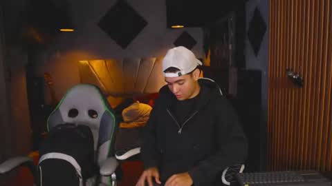 mr_mois online show from June 27, 2026, 5:45 am