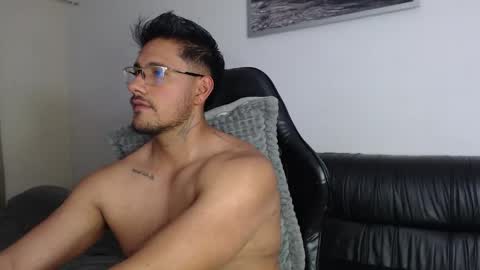 Snapshot of mr_real_aaron chatting on May 29, 2026, 6:22 am AARON online show from May 29, 2026, 6:22 am