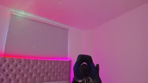 Snapshot of mr_twix01 chatting on October 21, 2025, 9:37 pm Diego online show from October 21, 2025, 9:37 pm