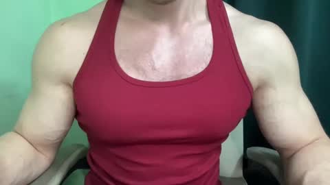 Snapshot of mrbiceps_23 chatting on December 18, 2024, 5:00 pm Mrbiceps23 online show from December 18, 2024, 5:00 pm