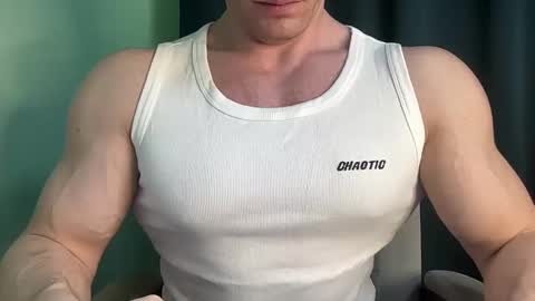 Snapshot of mrbiceps_23 chatting on December 27, 2024, 5:05 pm Mrbiceps23 online show from December 27, 2024, 5:05 pm