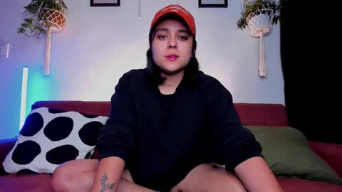 Snapshot of mrbuu_ chatting on October 24, 2025, 6:54 am Laura online show from October 24, 2025, 6:54 am