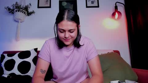 Snapshot of mrbuu_ chatting on October 28, 2025, 10:45 pm Laura online show from October 28, 2025, 10:45 pm