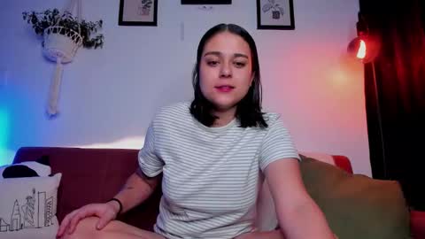 Snapshot of mrbuu_ chatting on November 10, 2025, 10:42 pm Laura online show from November 10, 2025, 10:42 pm