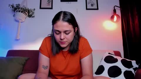 Snapshot of mrbuu_ chatting on November 20, 2025, 11:15 pm Laura online show from November 20, 2025, 11:15 pm